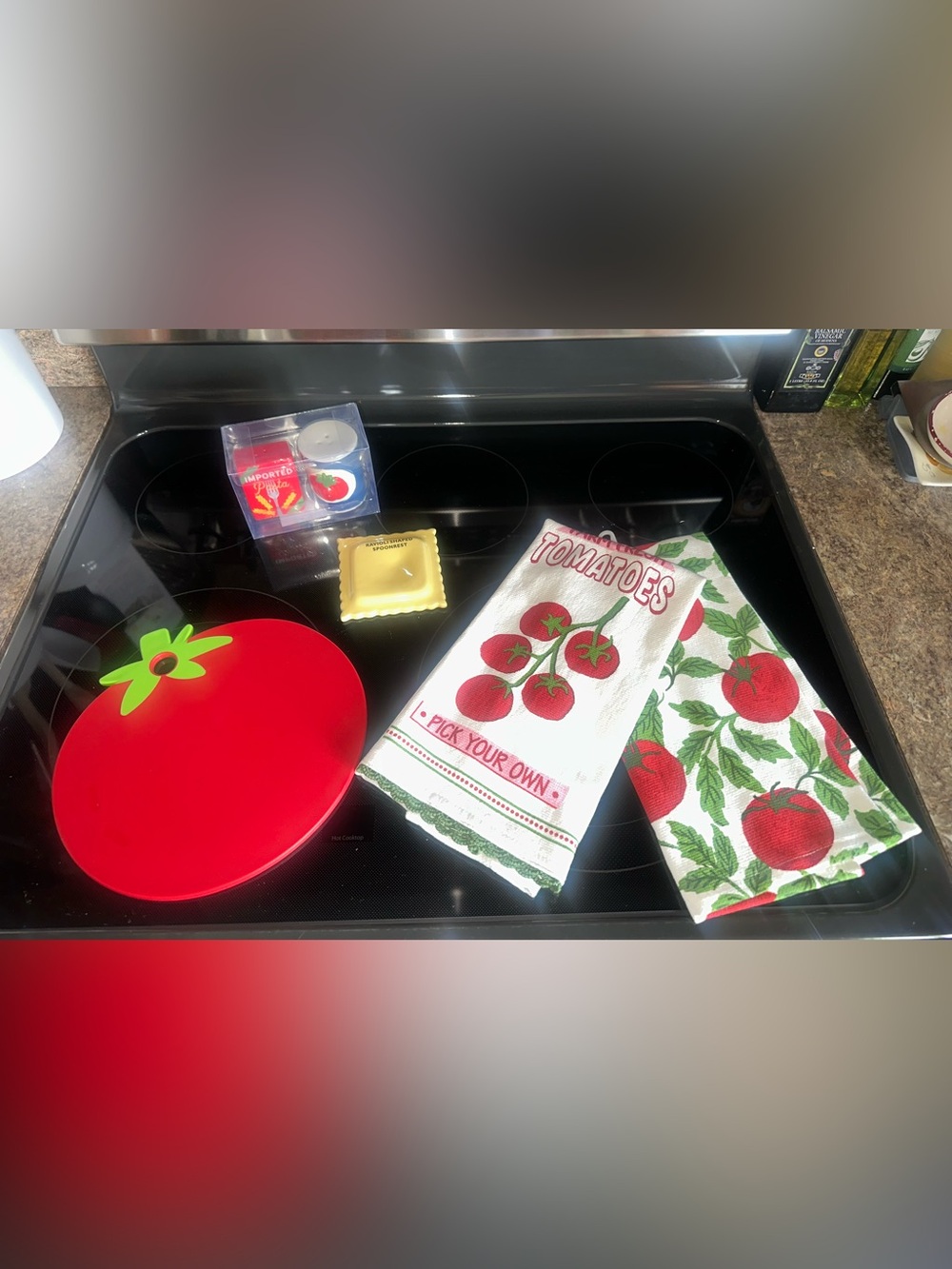 Pasta & Tomato Kitchen Bundle-Cutting Board/Spoon Rest/S&P Shakers/Towels - New